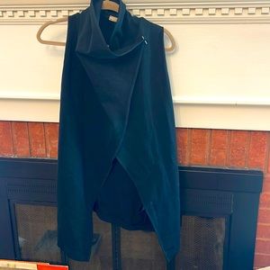 Tasc Performance Midtown Open-Arm Front Wrap Cardigan Vest Black NWOT size Small